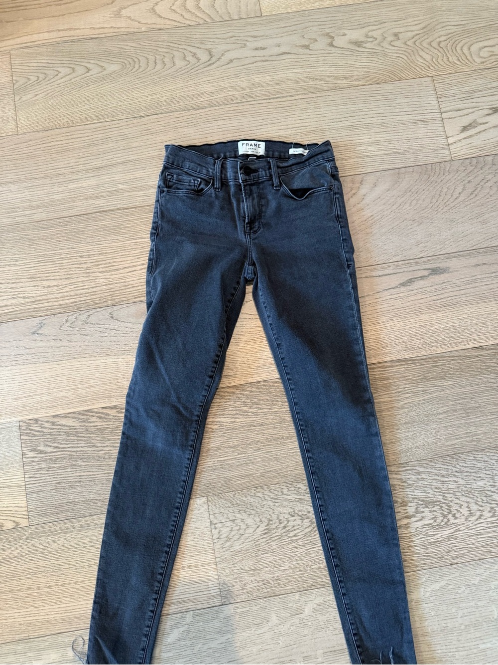 Frame Denim Le Skinny de Jeanne Jeans in Washed Black